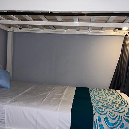 Blue Waves Hostel Amed Ambat Esterno foto
