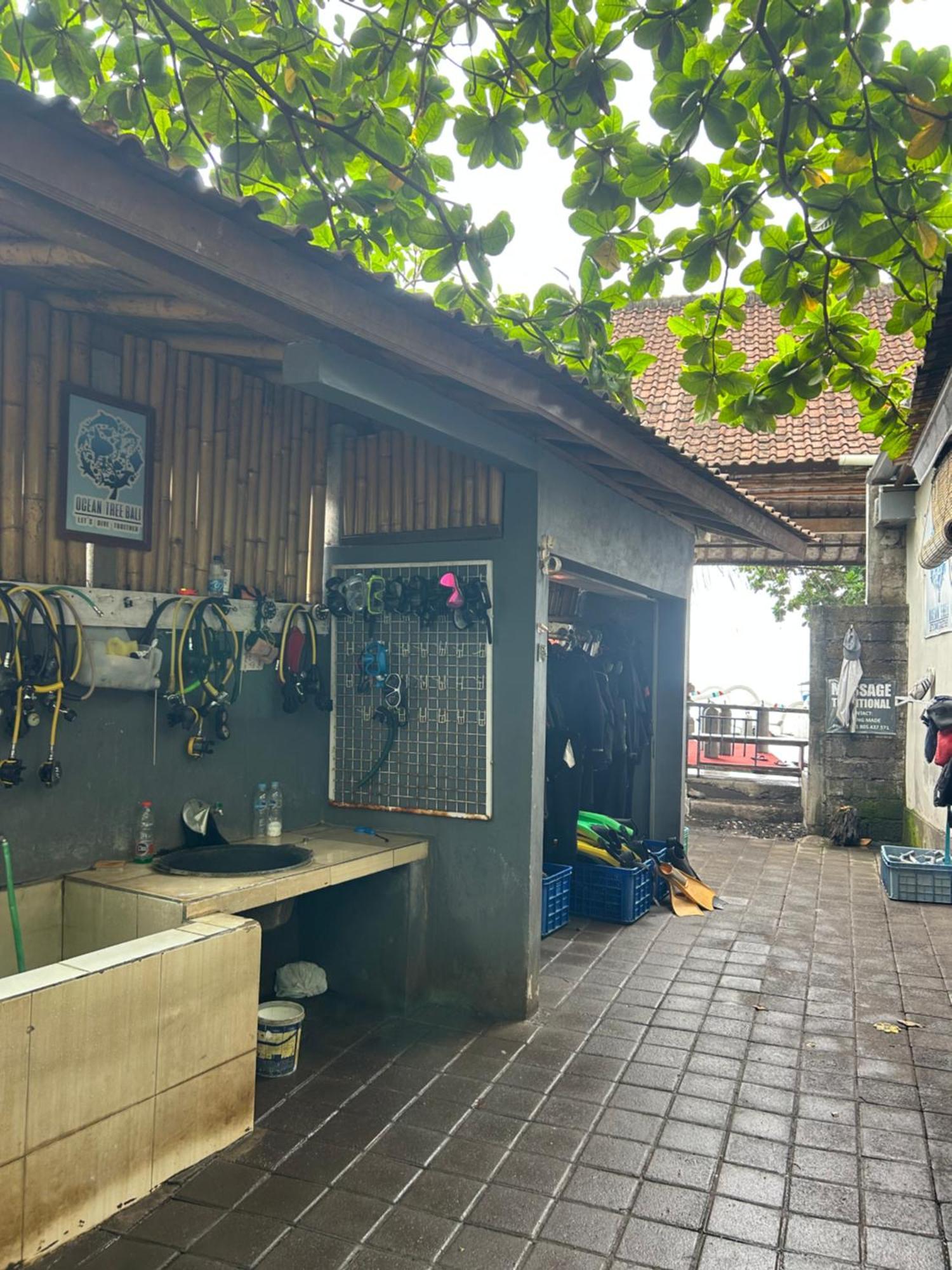 Blue Waves Hostel Amed Ambat Esterno foto