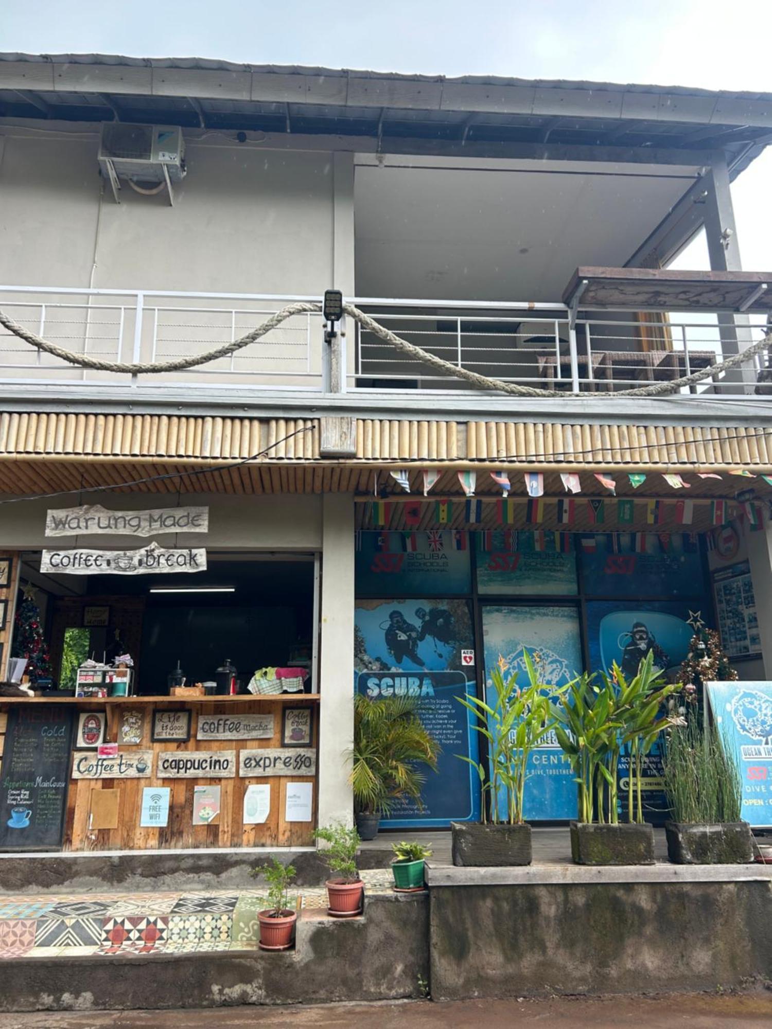 Blue Waves Hostel Amed Ambat Esterno foto