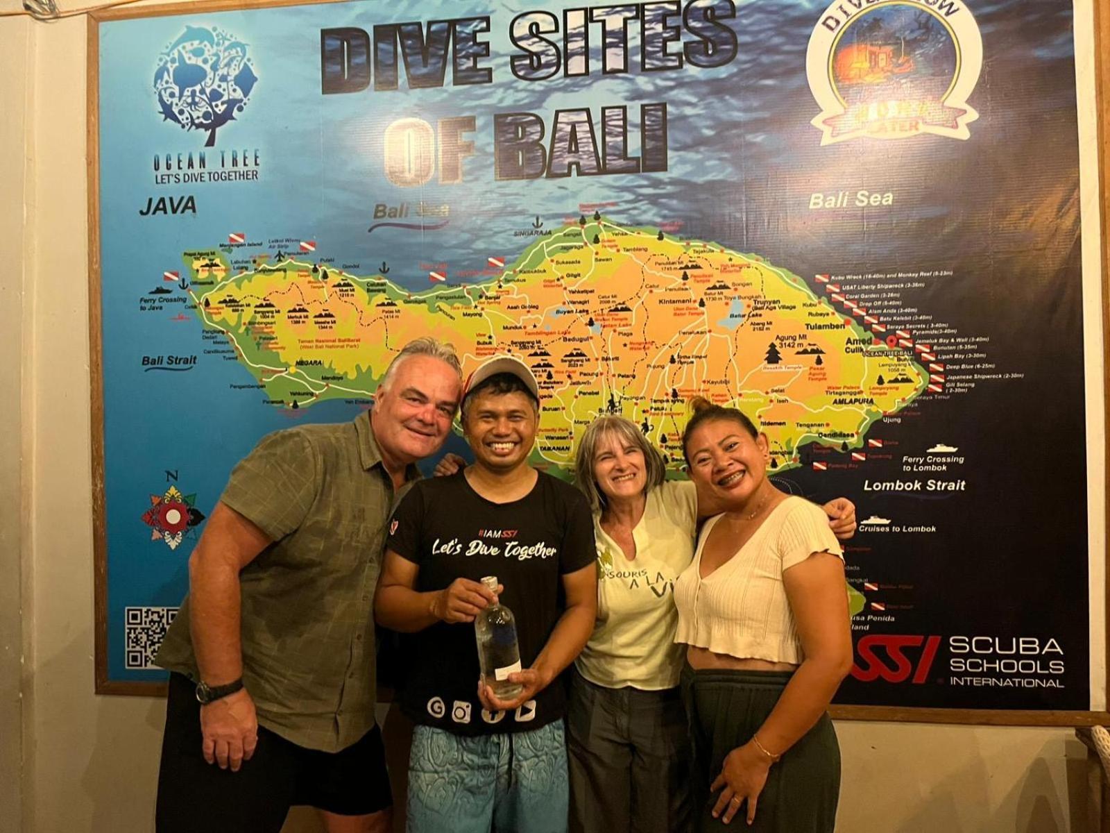 Blue Waves Hostel Amed Ambat Esterno foto